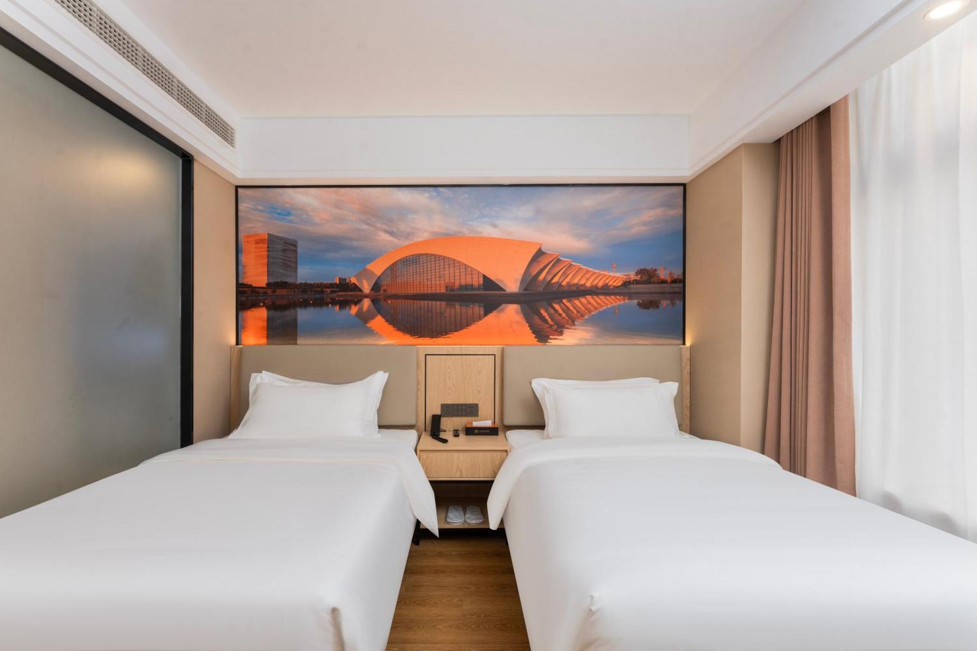 Manhua Hotel-provides Free Shuttle Service To Disneyland