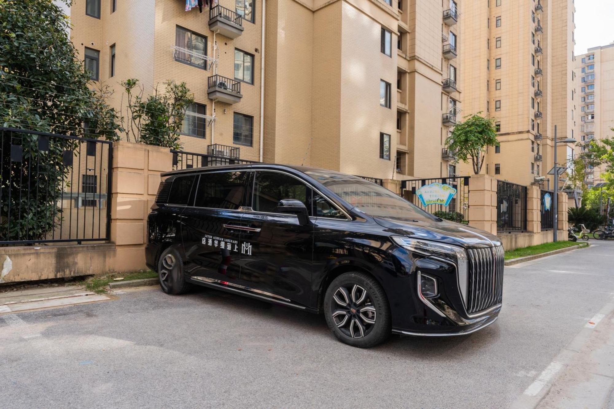 Manhua Hotel-provides Free Shuttle Service To Disneyland