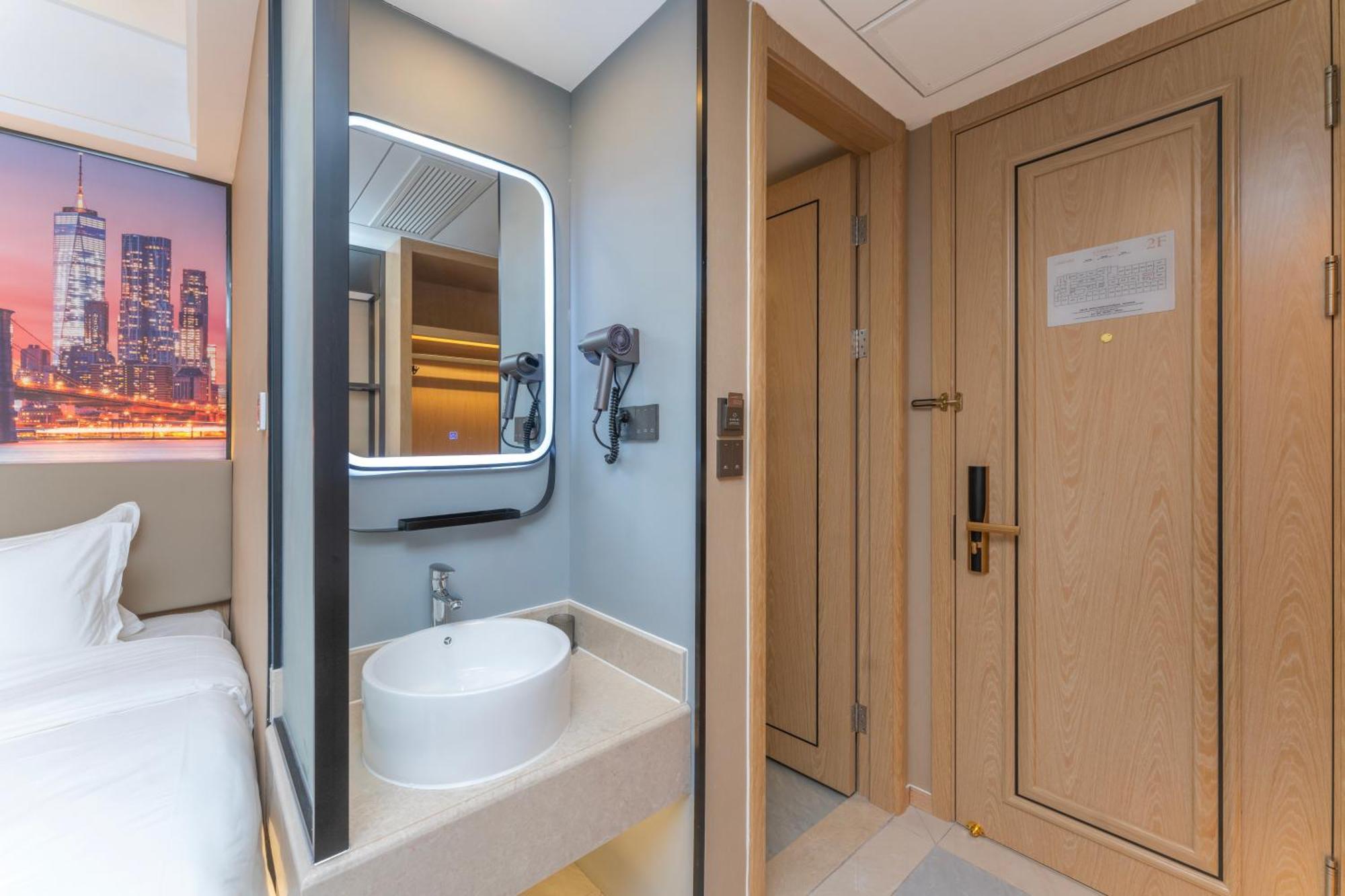 Hotel Manhua Hotel-provides Free Shuttle Service To Disneyland 3*