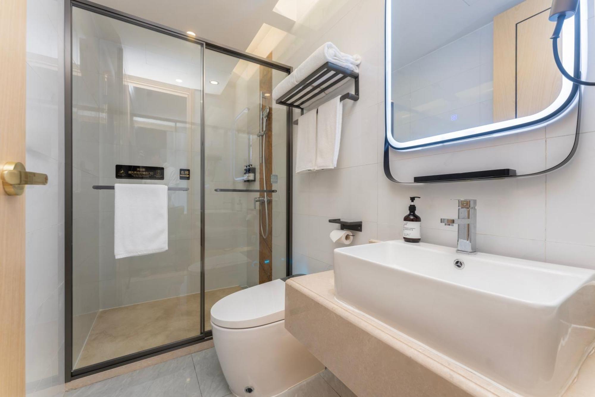 Manhua Hotel-provides Free Shuttle Service To Disneyland 3*